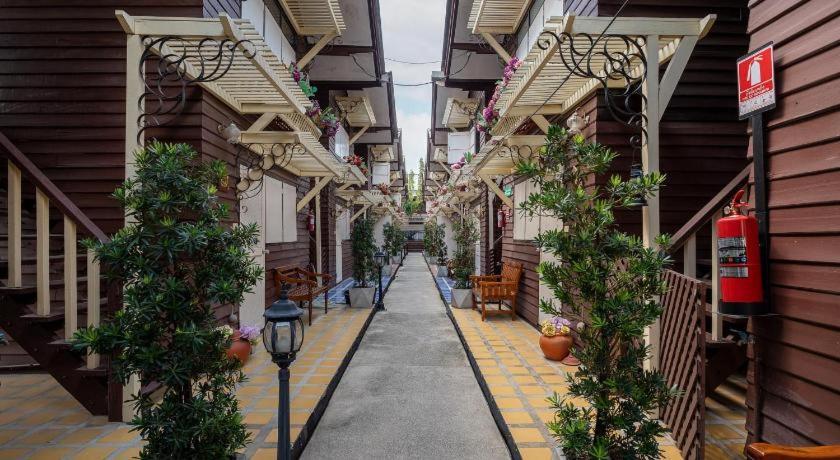 Resort Bangphlat Bangkok Exterior foto
