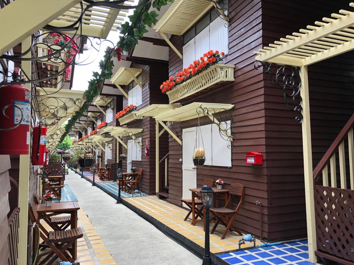 Resort Bangphlat Bangkok Exterior foto