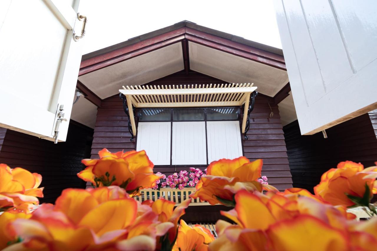 Resort Bangphlat Bangkok Exterior foto