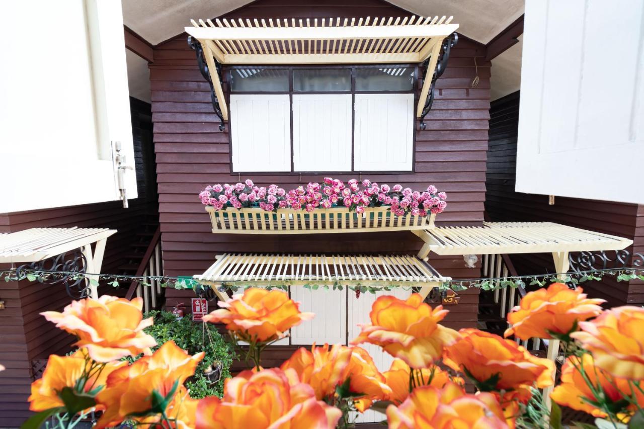 Resort Bangphlat Bangkok Exterior foto