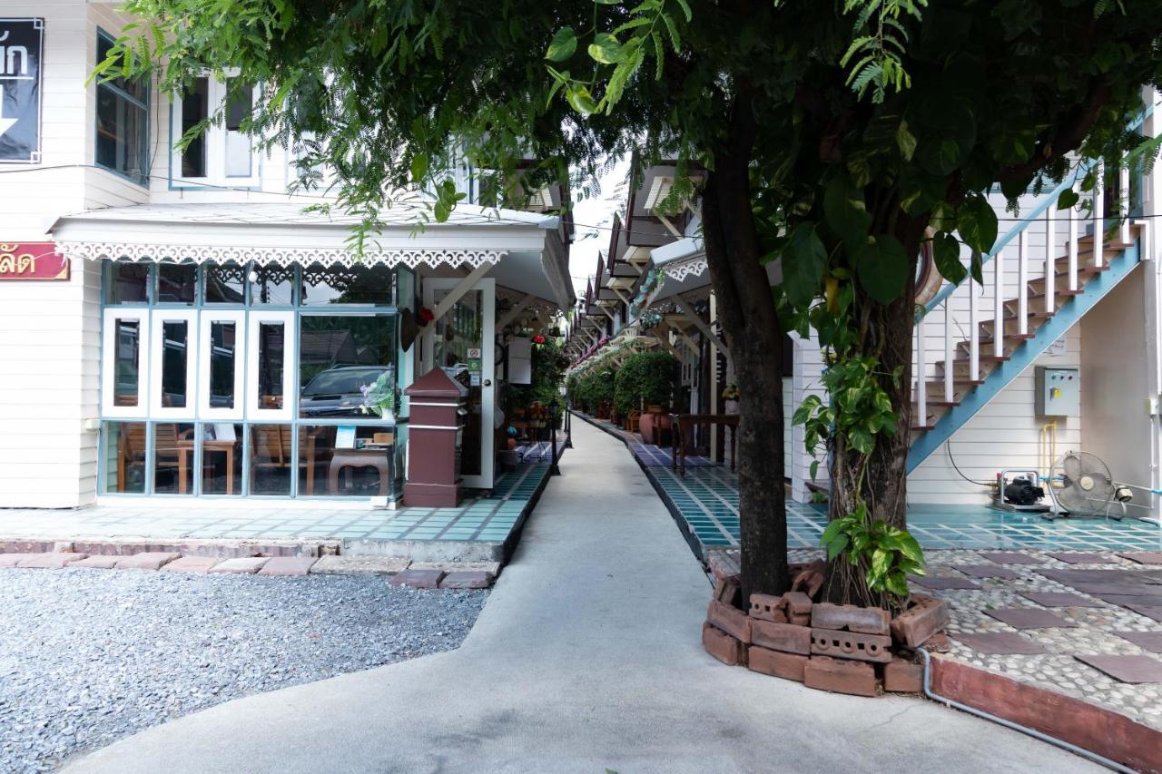 Resort Bangphlat Bangkok Exterior foto